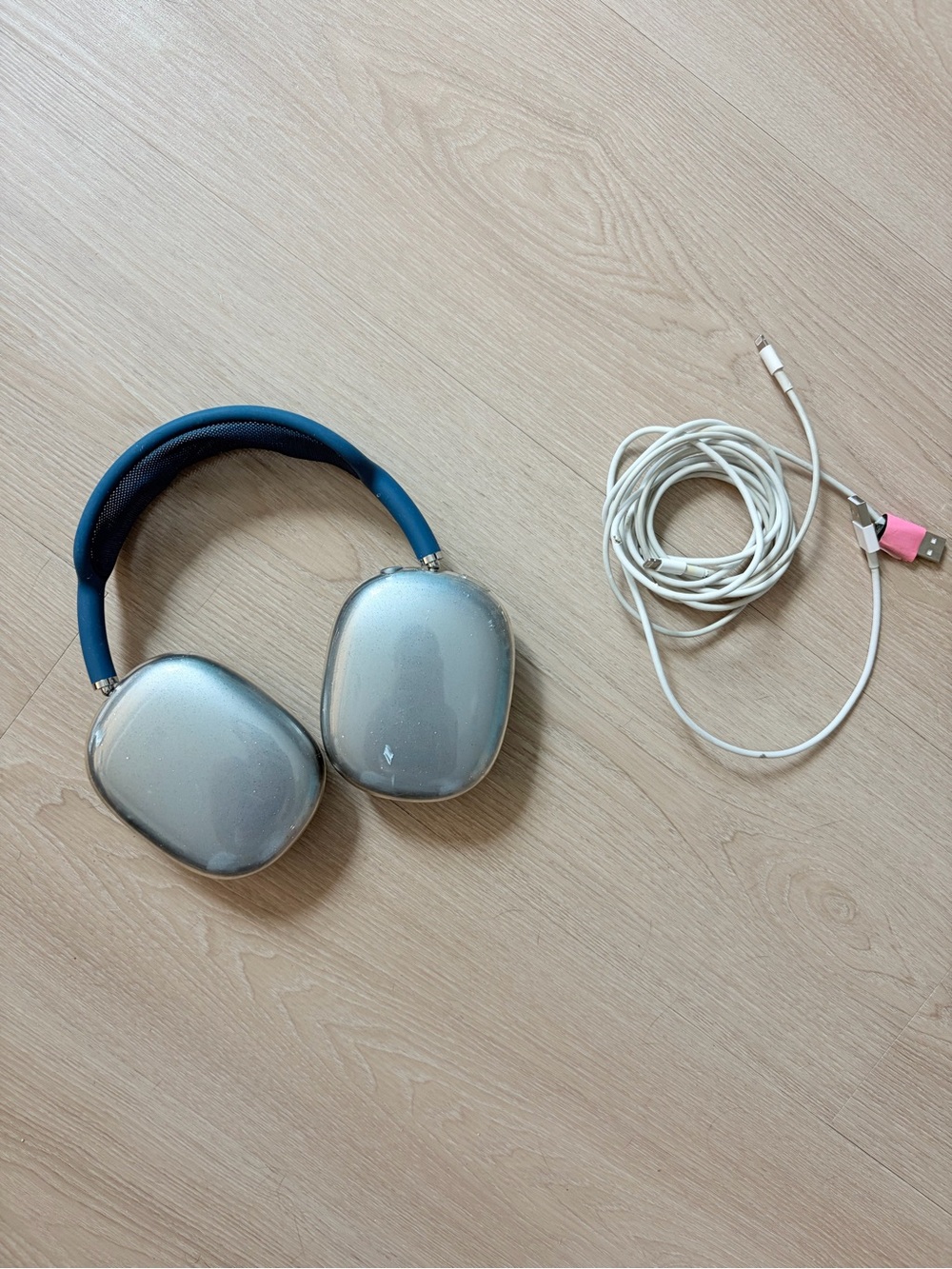 Apple AirPods Max Over-Ear Headphones - Silver and Blue - Picture 2 of 7